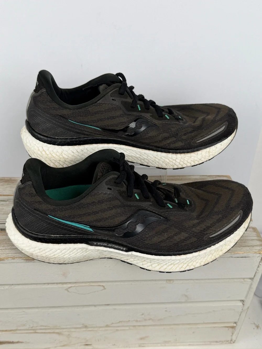 Saucony Triumph 19 running shoes in black an white with subtle teal accents 10.5